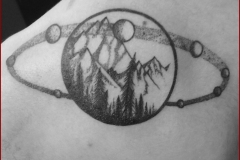 tattoo dotwork tree tatouage arbres planète